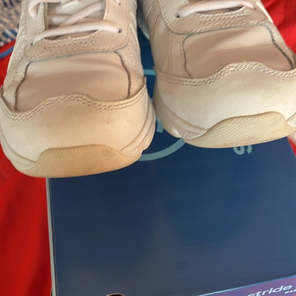 STRIDE RITE Girls White Tennis shoes Sz. 5.5 - Picture 4 of 7